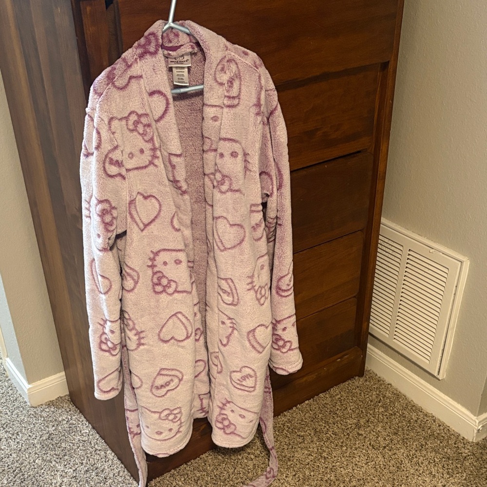 Hello Kitty Lavender Kids Robe - Picture 4 of 7